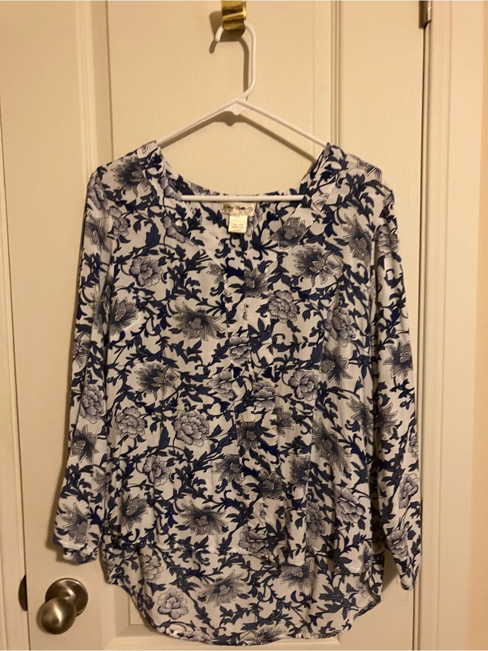 Bella D. White and Navy Floral Long Sleeve Blouse